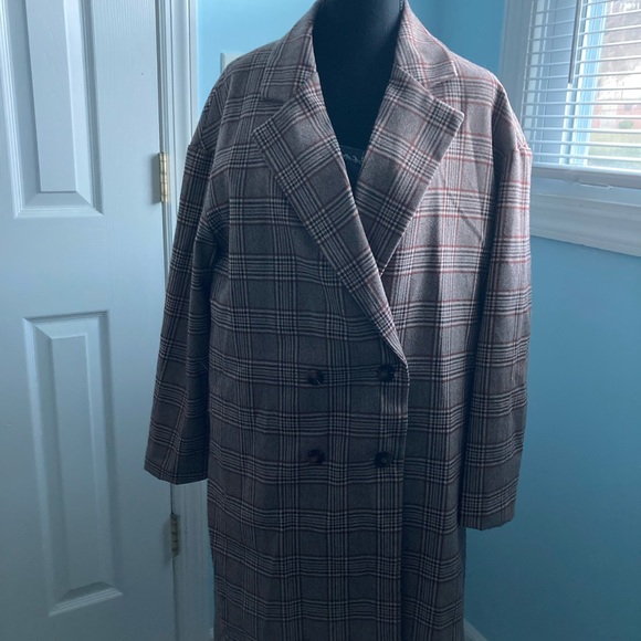 Double breasted plaid coat. - Picture 4 of 6